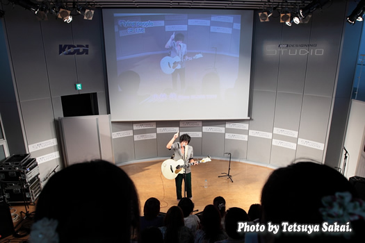 小林佳(from GLASS TOP) ライブ~Flying people×KDDIデザイニングスタジオ SP LIVE!!